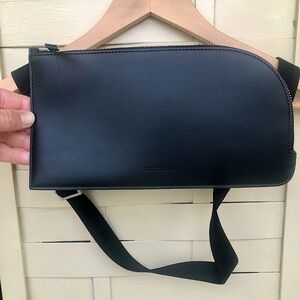 Everlane Italian Leather Crossbody/Sling Bag in Black
